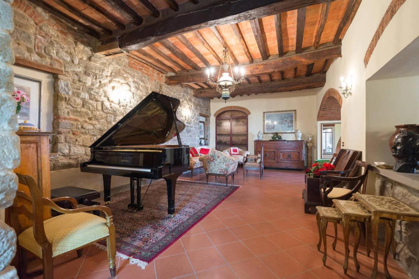 Agriturismo Fattoria Celle فيليني فالدارنو الغرفة الصورة